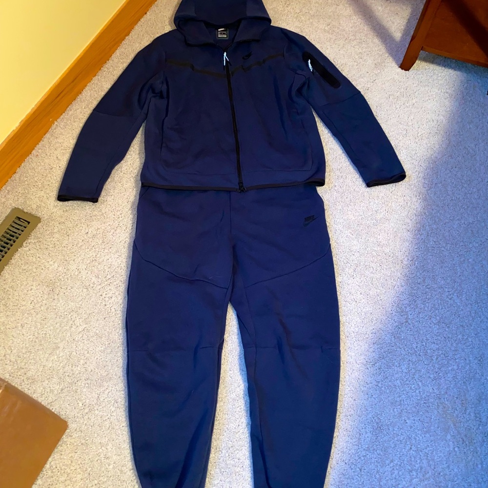 DARK BLUE NIKE SWEAT SET - matching pants and jacket